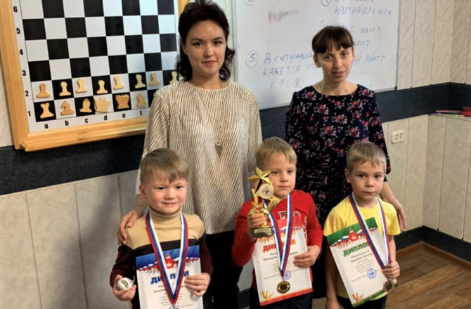 Юные соликамцы приняли участие в шахматном турнире «Kinder Chess»